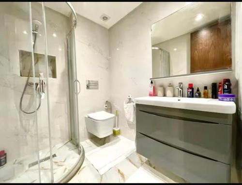 Ένα μπάνιο στο Marco