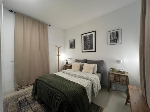 Postel nebo postele na pokoji v ubytování Flatiron apartment II