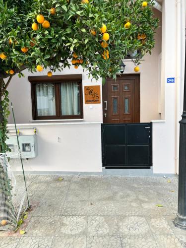 Το κτήριο όπου στεγάζεται  το διαμέρισμα