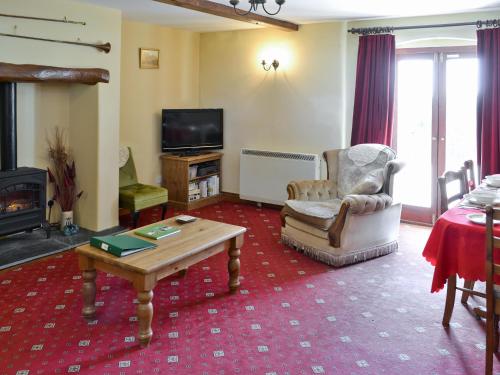 Una televisión o centro de entretenimiento en Craneham Court