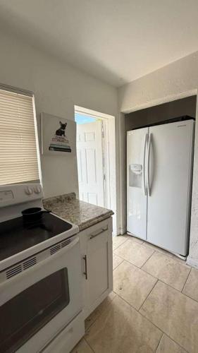 Gallery image of Hallandale Urban Rooms in Hallandale Beach
