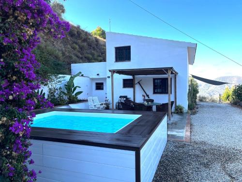 Nature hideaway with private pool, garden & sauna 40 min to City Malaga