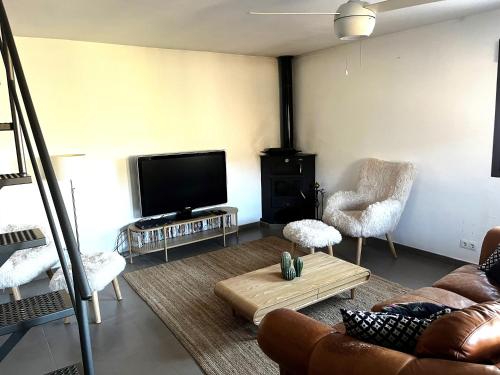 Nature hideaway with private pool, garden & sauna 40 min to City Malaga