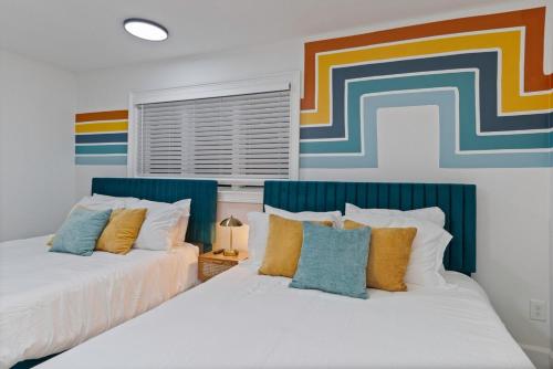 Postel nebo postele na pokoji v ubytování Kissimmee Retreat with Jacuzzi and Games