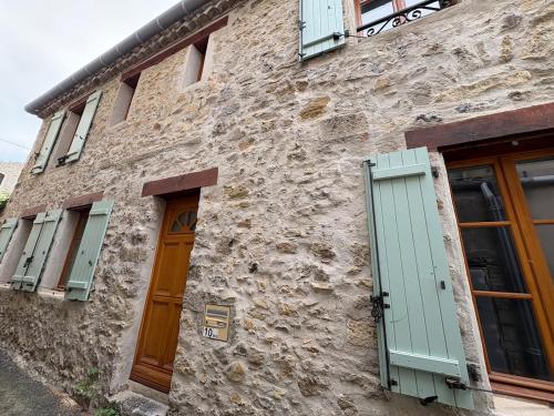 Το κτήριο όπου στεγάζεται  η παραθεριστική κατοικία