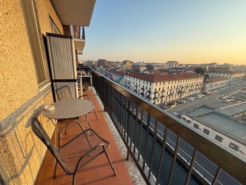 Bright Apartment with Canal Balcony