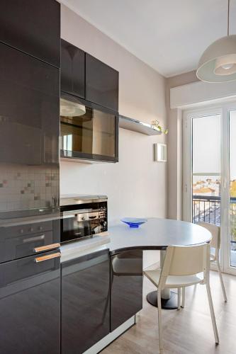 Bright Apartment with Canal Balcony
