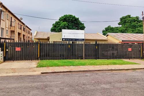 Gallery image of Olivia Pines Guesthouse 4 Bedroom Self Catering House in Krugersdorp