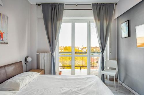 Bright Apartment with Canal Balcony