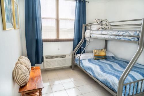 a bedroom with two bunk beds and a window at Marbella | PH Rooftop Oasis in Costa Brava, Ceiba in Santa Maria