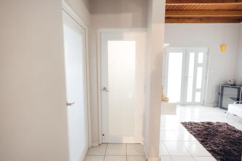 Ένα ή περισσότερα κρεβάτια σε δωμάτιο στο XELOR | Cozy Home | Generator/Cistern | Bayamón