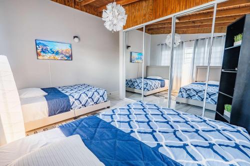 Postel nebo postele na pokoji v ubytování XELOR | Cozy Home | Generator/Cistern | Bayamón