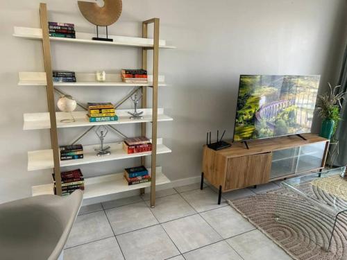 Knihovna v apartmánu