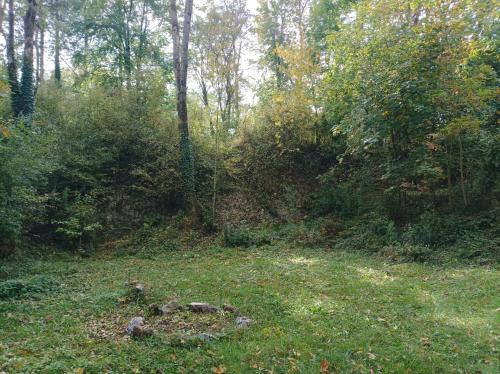 Κήπος έξω από το Joli appartement avec jardin et carrière