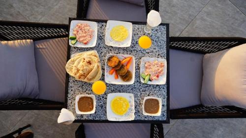 Jídlo v hostelu nebo okolí