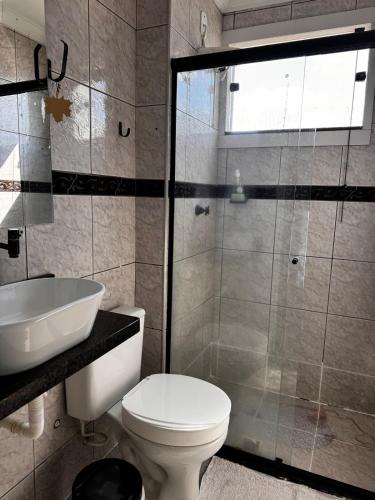 a bathroom with a toilet and a sink and a shower at Condominio Delville 2 quartos in Porto Velho