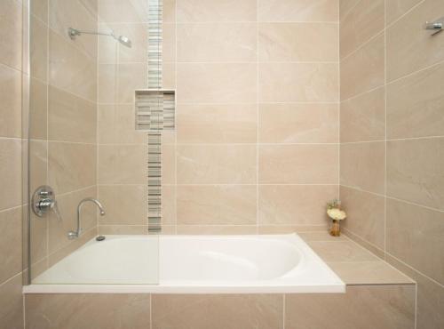 Koupelna v ubytování Generous 2-Bed Townhouse With A Private Balcony