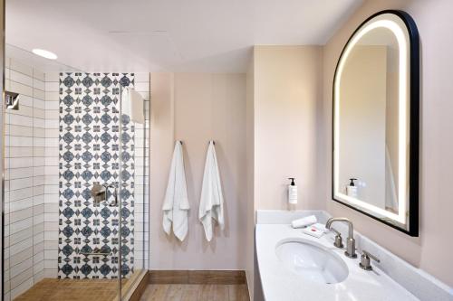 Koupelna v ubytování Universal's Hard Rock Hotel®