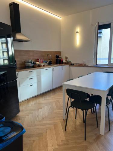 Η κουζίνα ή μικρή κουζίνα στο Mako Suites - Centro e Stazione