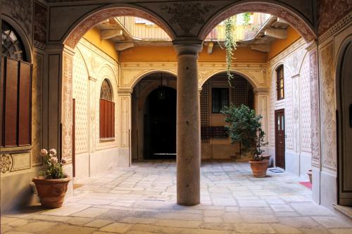 YR Apartments - Duomo - 5 Min Walk to Duomo