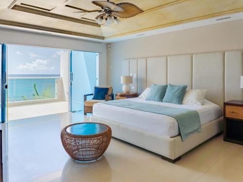 Кровать или кровати в номере Casa Paseo Centenario, Alberca infinity Privada.