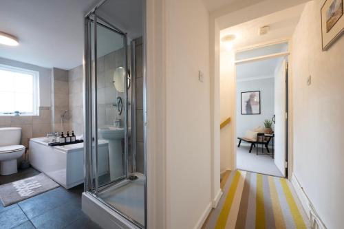a bathroom with a shower and a sink and a toilet at Charming 3BR Cottage Sleeps 8 - 15 Mins to Centre in Wickhambreaux