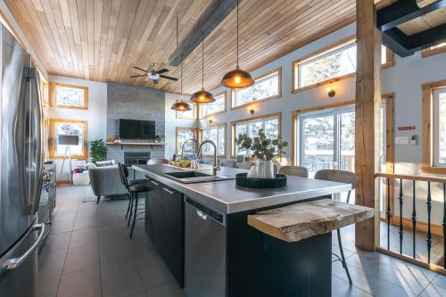 Μια τηλεόραση ή/και κέντρο ψυχαγωγίας στο Maison contemporaine Tremblant- Spa & tranquillité