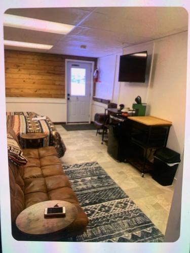 Μια τηλεόραση ή/και κέντρο ψυχαγωγίας στο Geraldton Rooms