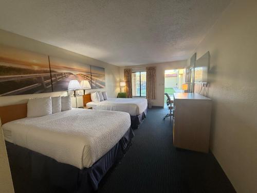 Postel nebo postele na pokoji v ubytování Gateway Inn