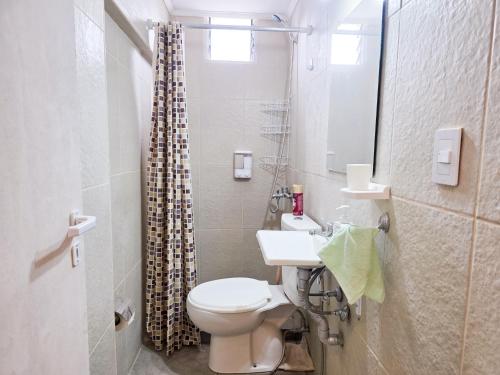 Ένα μπάνιο στο Casa con Pileta, Parrilla y Acceso con Rampa