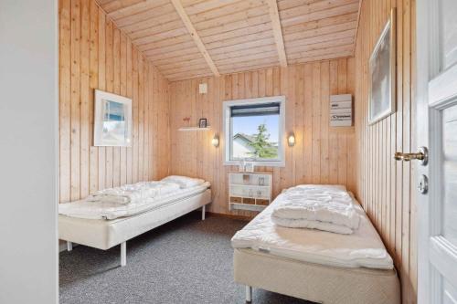 En eller flere senge i et værelse på Peaceful Holiday Dream By The Limfjord Coast