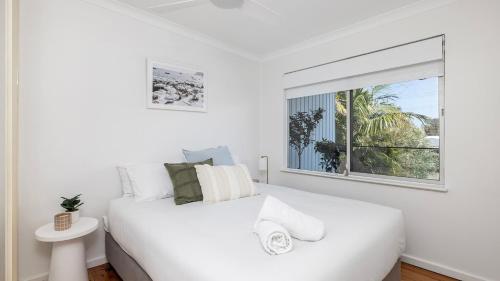 Postel nebo postele na pokoji v ubytování La Luce - Coastal Retreat in Port Stephens