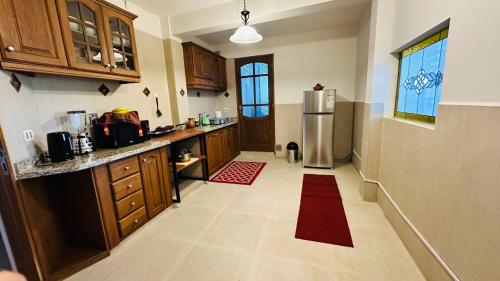 Η κουζίνα ή μικρή κουζίνα στο Valley Wasi Hostel