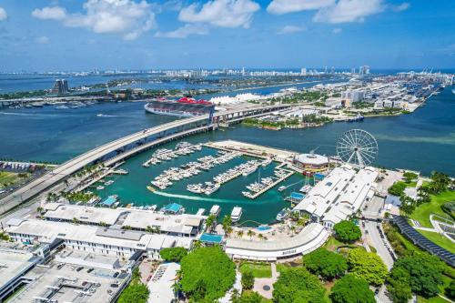 Downtown Luxe Studio Miami Skyline Retreat photo 20