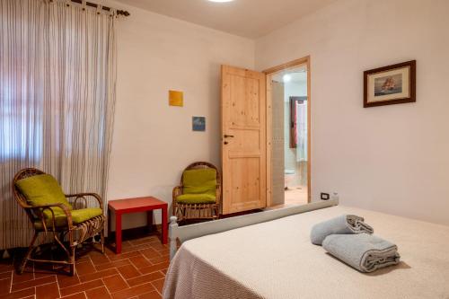 Postel nebo postele na pokoji v ubytování Trullo with Private Garden and Pine Forest