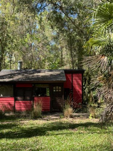 a red cabin in the middle of a forest at Galilea in San Miguel del Monte