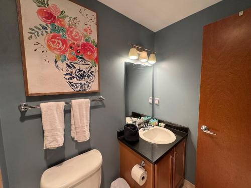Ένα μπάνιο στο Downtown Condo 5 Minutes to Cedar Point