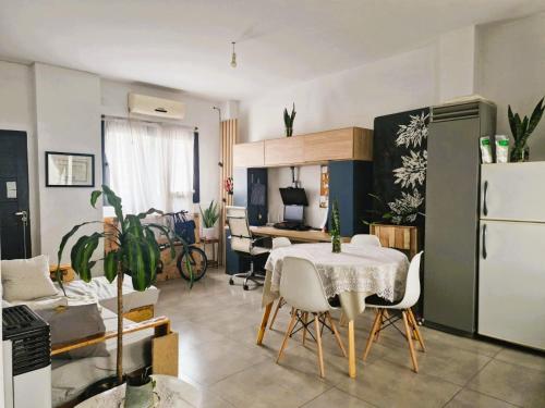 Kuchyň nebo kuchyňský kout v ubytování Acogedora habitación para mujeres viajeras