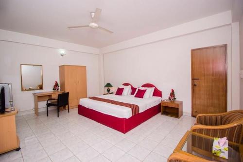 Laurel Lakefront Hotel