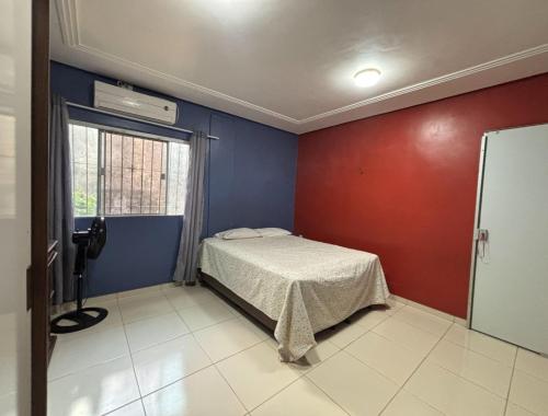 Ένα ή περισσότερα κρεβάτια σε δωμάτιο στο Suíte confortável 13km da COP30