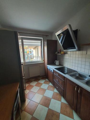 Kuchyň nebo kuchyňský kout v ubytování Nocleg Jakubskie Przedmieście 3 pokoje z balkonem