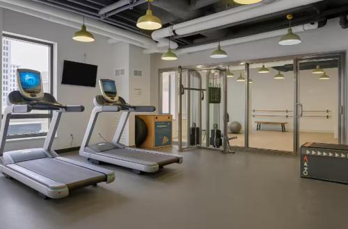 Fitness centrum a/nebo fitness zařízení v ubytování Hartford New 1BR near XL Center and Convention
