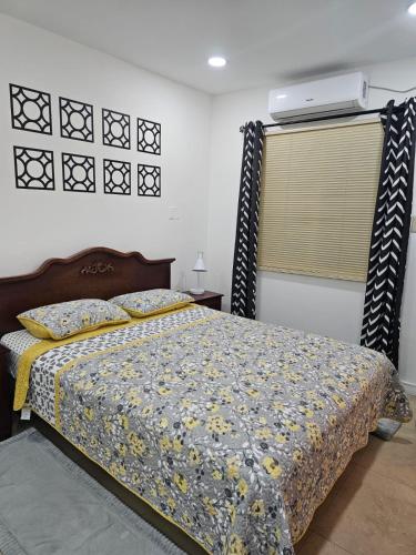 Ένα ή περισσότερα κρεβάτια σε δωμάτιο στο Marquis Holiday Apartments