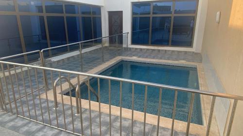 Bazén v ubytování شاليهات بلو لاجون nebo v jeho okolí