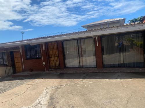 Het gebouw waarin het hostel zich bevindt