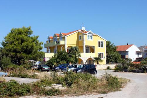 Apartments with swimming pool Sibenik - 4166