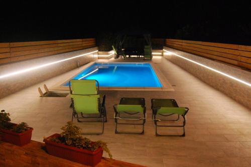 Apartments with swimming pool Sibenik - 4166