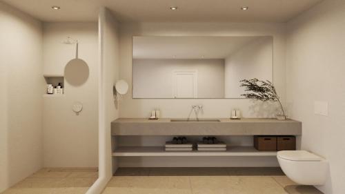 Koupelna v ubytování NĒRO Suites by NOMÉE Hospitality Group