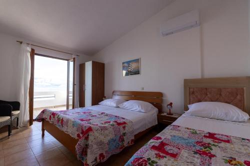 Ένα ή περισσότερα κρεβάτια σε δωμάτιο στο Apartments by the sea Cove Solotisa, Hvar - 4623