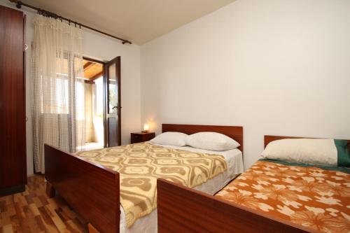 Ένα ή περισσότερα κρεβάτια σε δωμάτιο στο Apartments with parking space Povljana, Pag - 6299